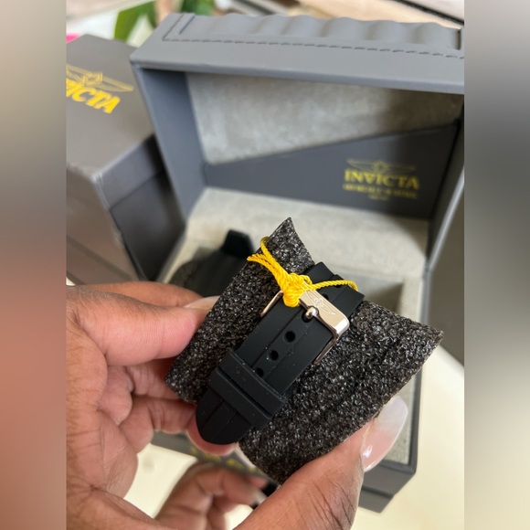 INVICTA Mickey Mouse Watch Set ~NIB π¦ - Picture 10 of 16